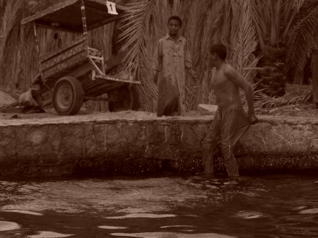 le bain dans la source de Fatnas