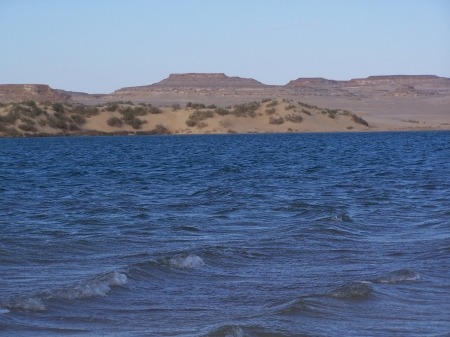 en fait c'est un lac salé dans le désert
